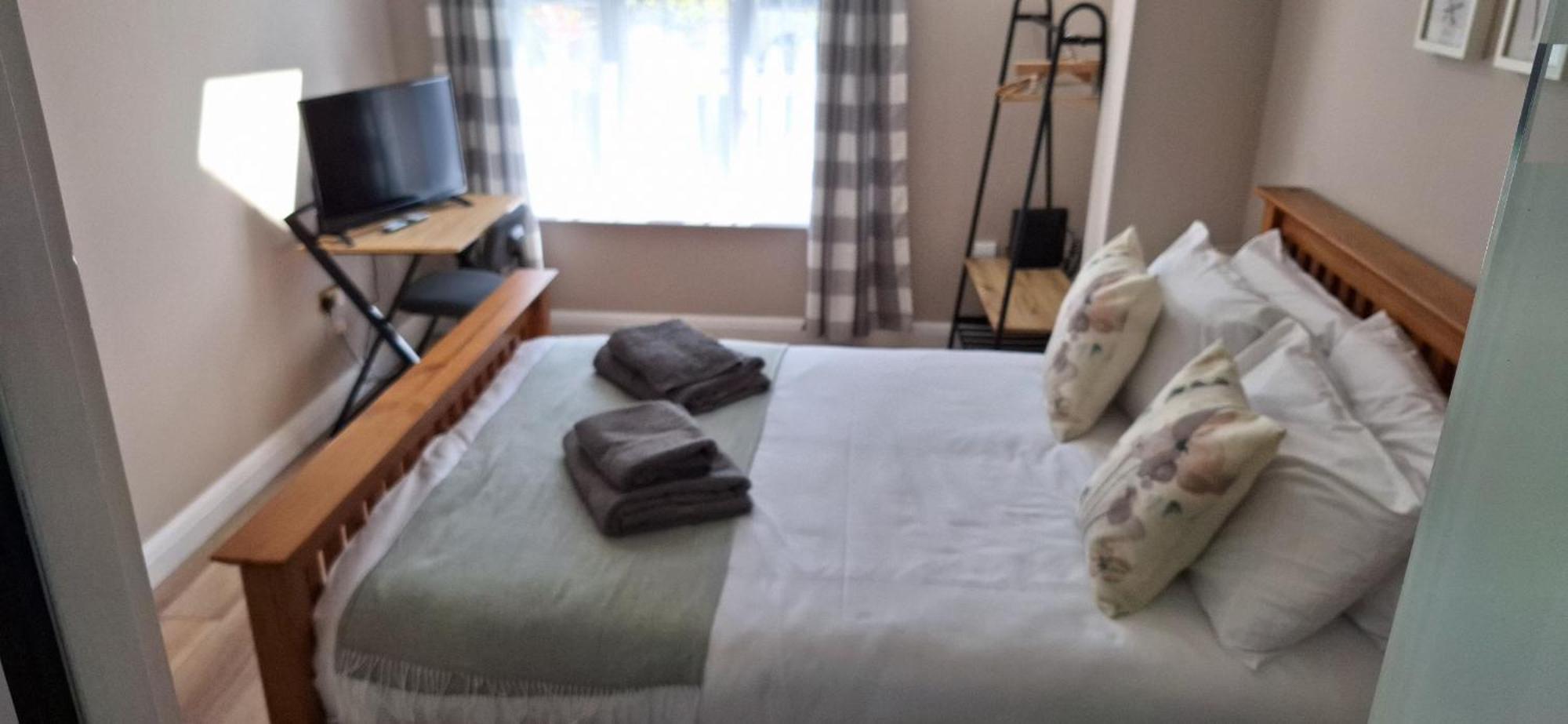 New 3 Bedrooms Flat In Ashford Near Heathrow Exterior foto